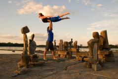 Chip & Laura Feiberg: Acro-yoga Artists