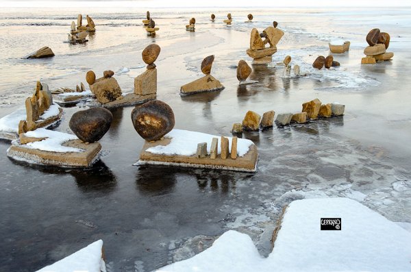 02dec25_flowing in the freeze