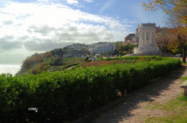 Baia Ancona, Monumento al Caduti